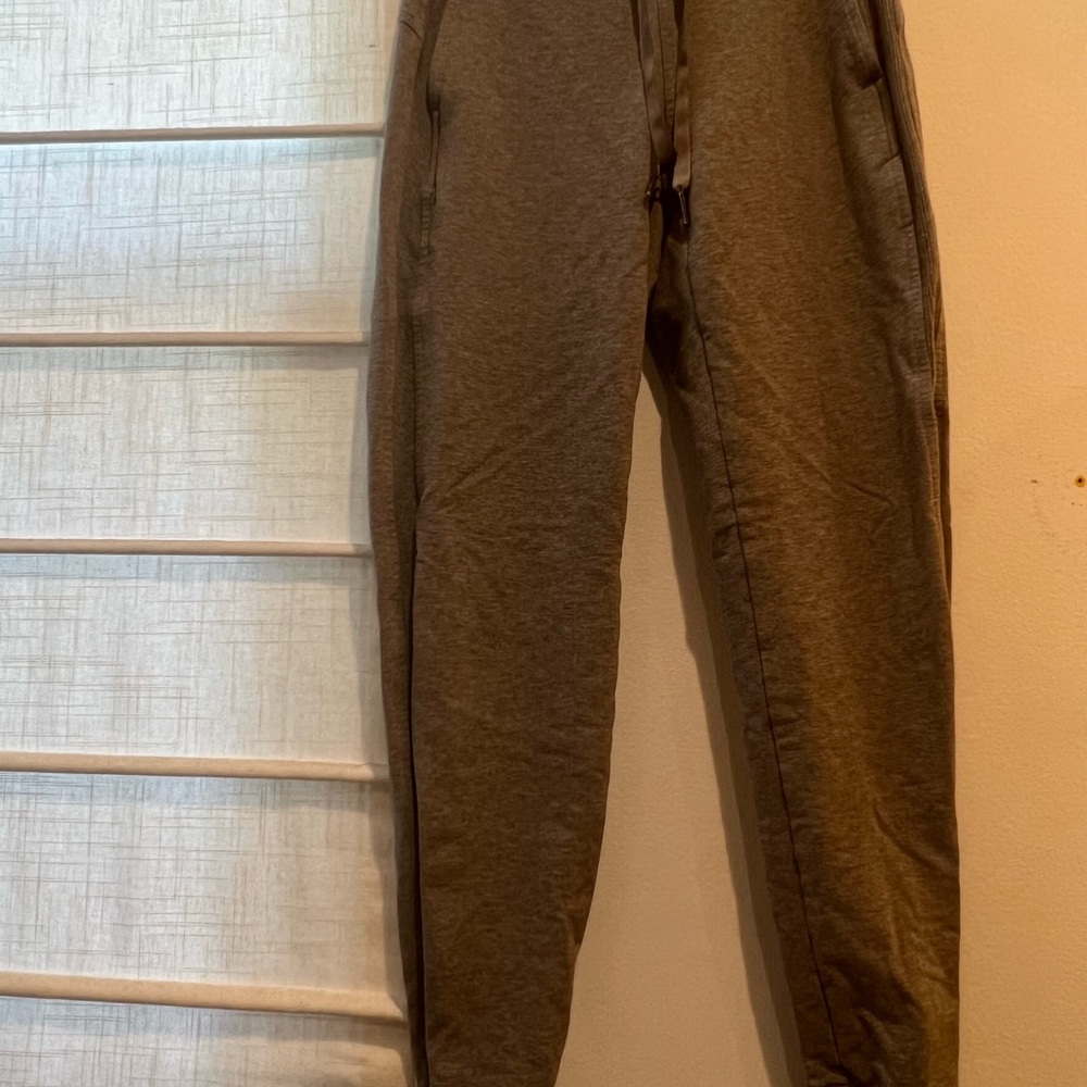 Lululemon grey Joggers - Picture 4 of 6